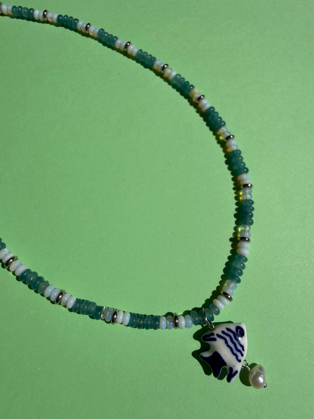 Collar pescadito de porcelana