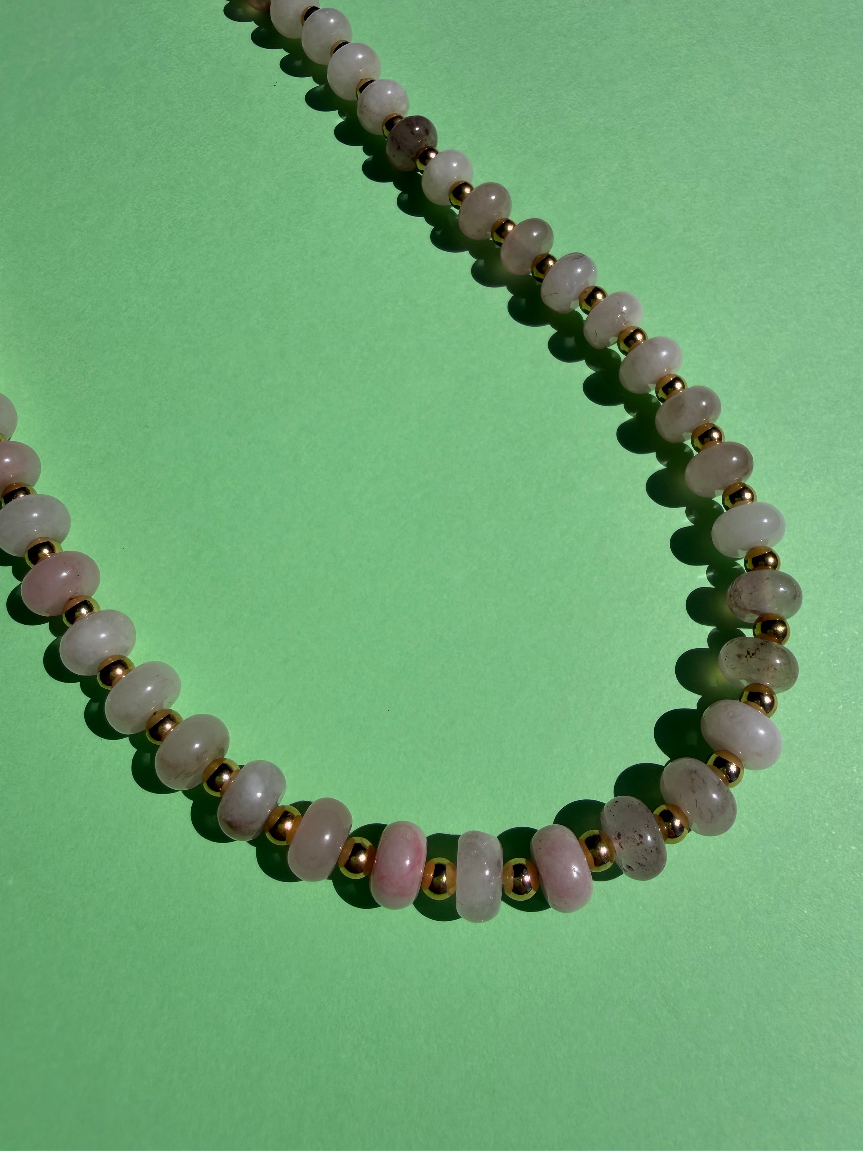 Collar blanquirosi